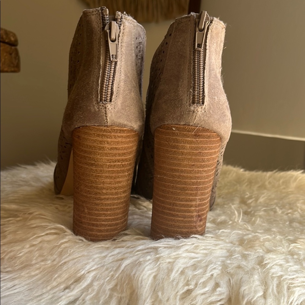 Stylish Tan Peep-Toe Ankle Boots - Picture 5 of 6
